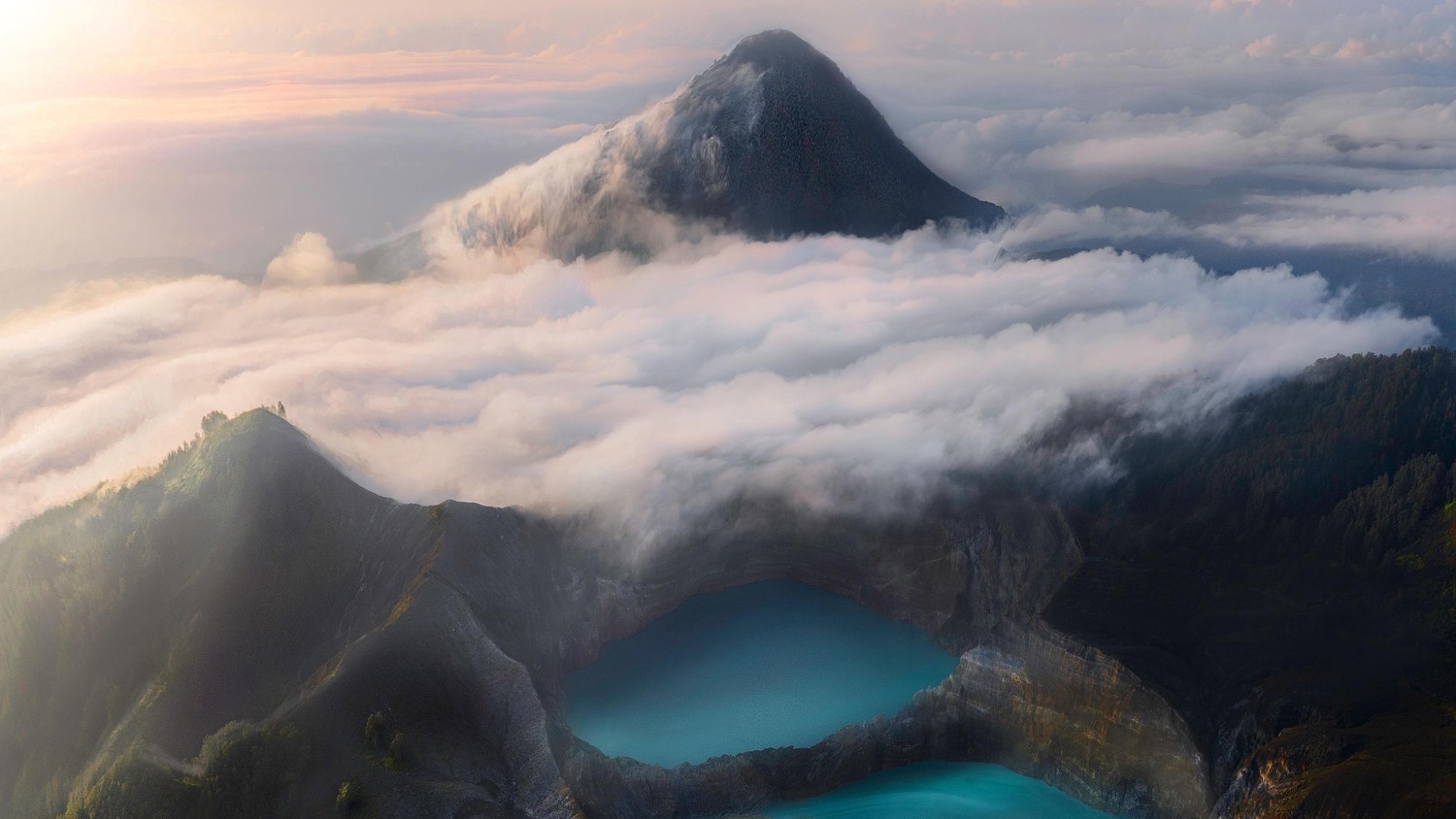 Explore the Beauty of Volcanoes: Download This Stunning Wallpaper