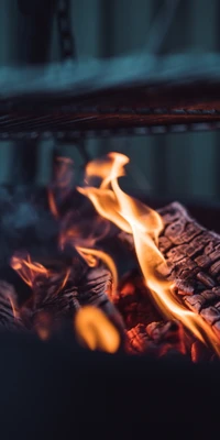 Téléchargez un Superbe Papier Peint de Flammes Dansantes