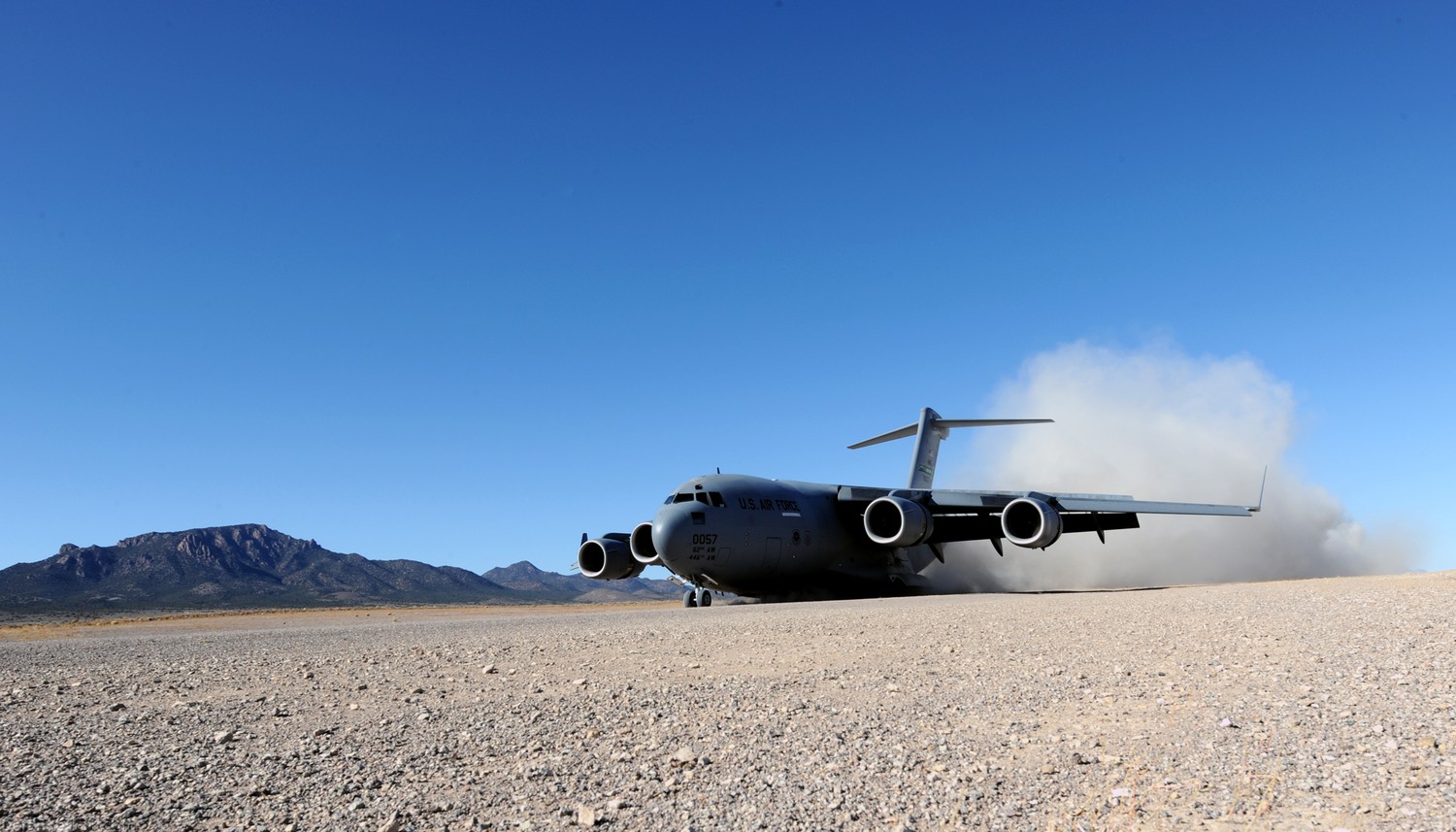 Download Stunning C-17 Globemaster III Wallpaper