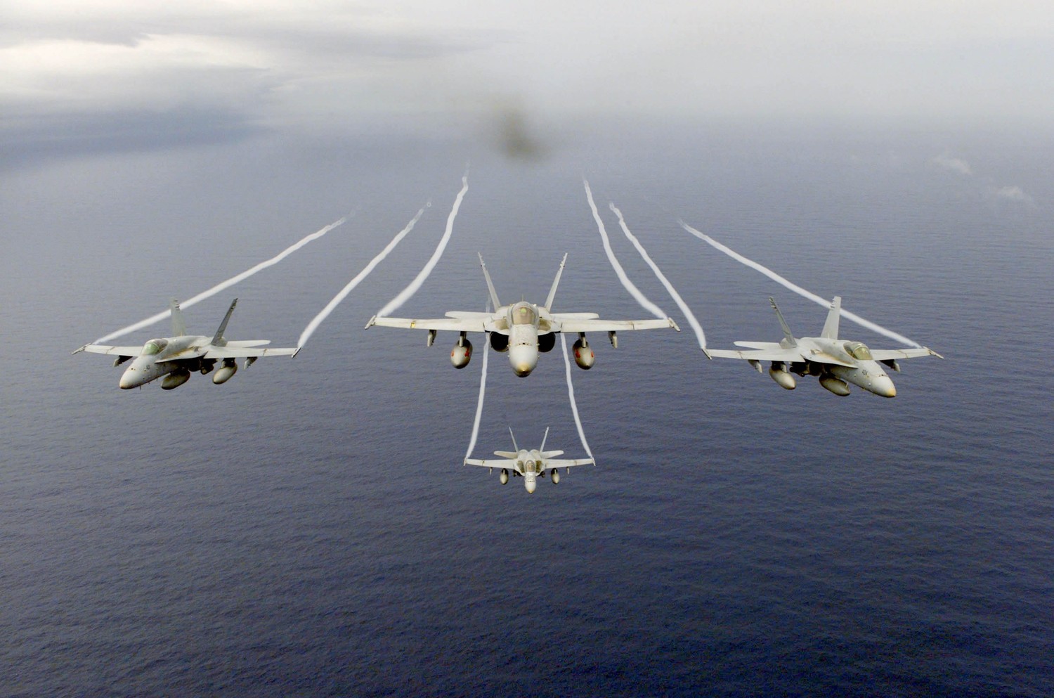 Download Breathtaking Wallpaper of Iconic Military Jets