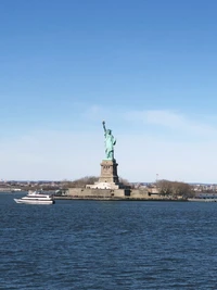 Explora el Fondo de Pantalla Icónico de la Estatua de la Libertad