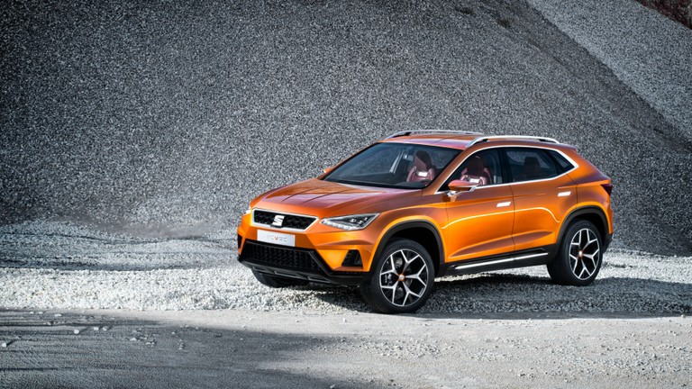 Stunning Orange SUV Wallpaper for Automotive Enthusiasts