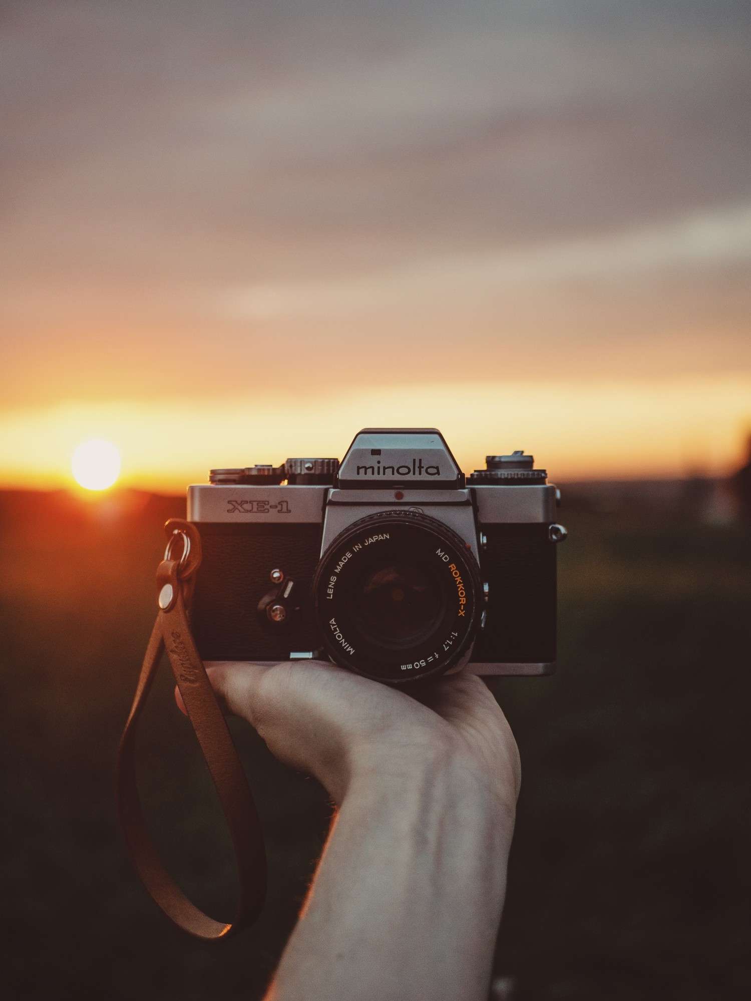 Download the Perfect Minolta Camera Sunset Wallpaper