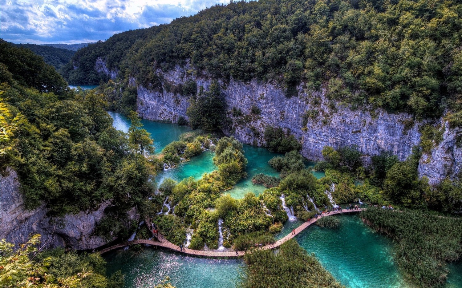 Explore the Beauty of Plitvice Lakes National Park