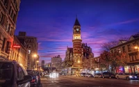 Explora la Icónica Torre del Reloj al Atardecer