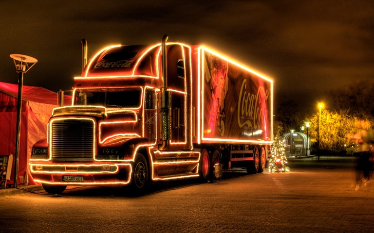 Coca-Cola Christmas Truck: Festive Wallpaper for Your Device