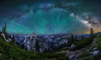 Explora el Impresionante Papel Tapiz de Aurora en Glacier Point