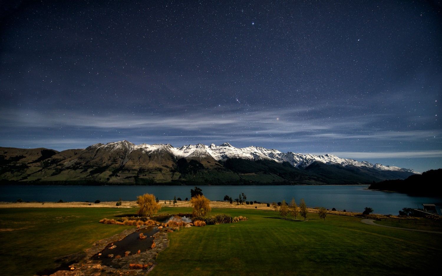 Explore the Majestic Night Scene of Lake Wakatipu