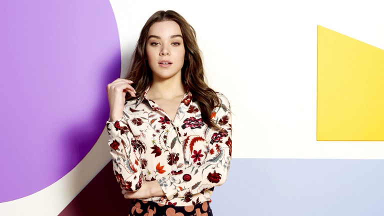 Download Stunning Hailee Steinfeld Wallpaper