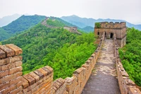 Explora la Majestuosa Gran Muralla China en Este Fondo de Pantalla