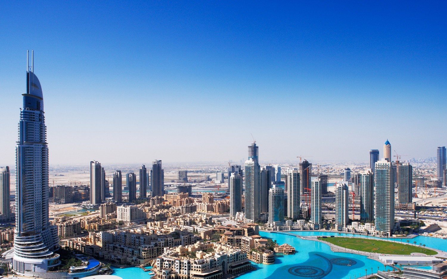 Explore the Magnificent Dubai Skyline Wallpaper