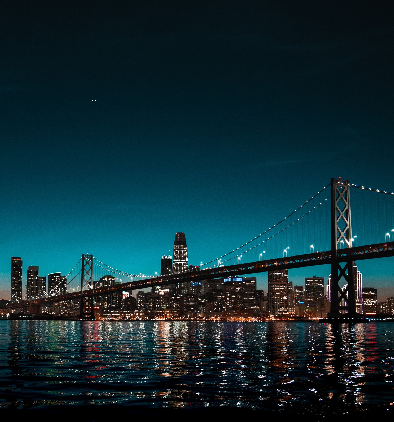 Explore the Iconic Brooklyn Bridge and New York City Skyline