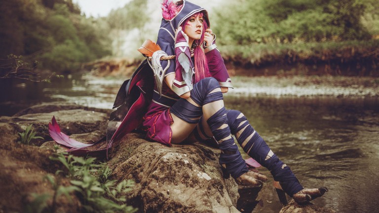 Download Your Favorite League of Legends Cosplay Wallpaper