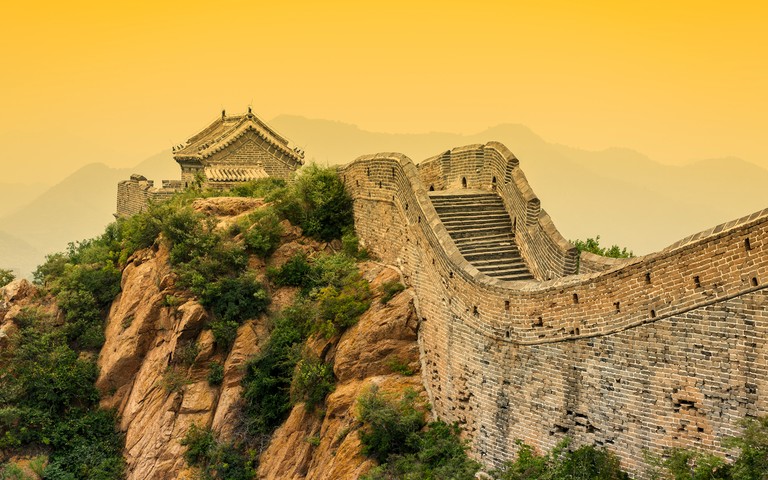 Explore the Majestic Great Wall of China Wallpaper