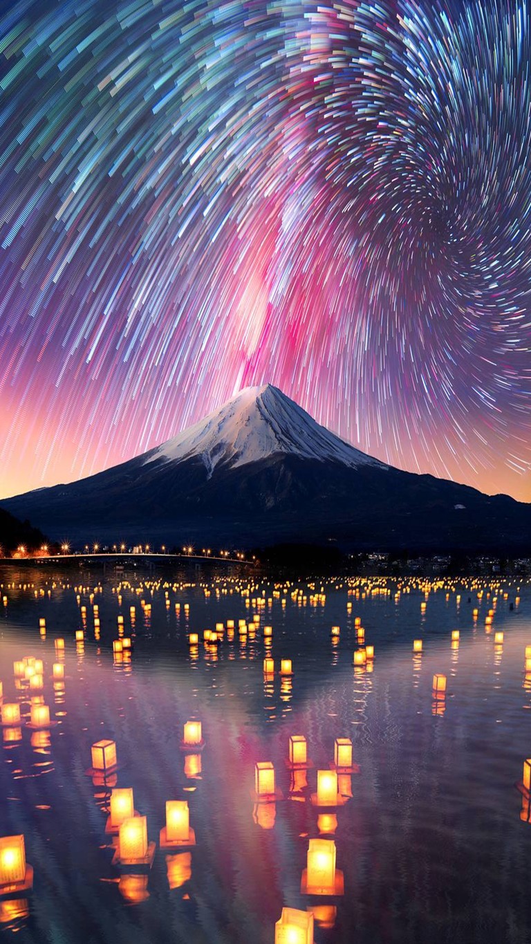 Breathtaking Reflection of Mountains in Water