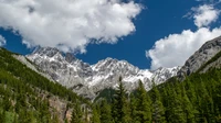 Explora el Fondo de Pantalla de la Majestuosa Cadena Montañosa