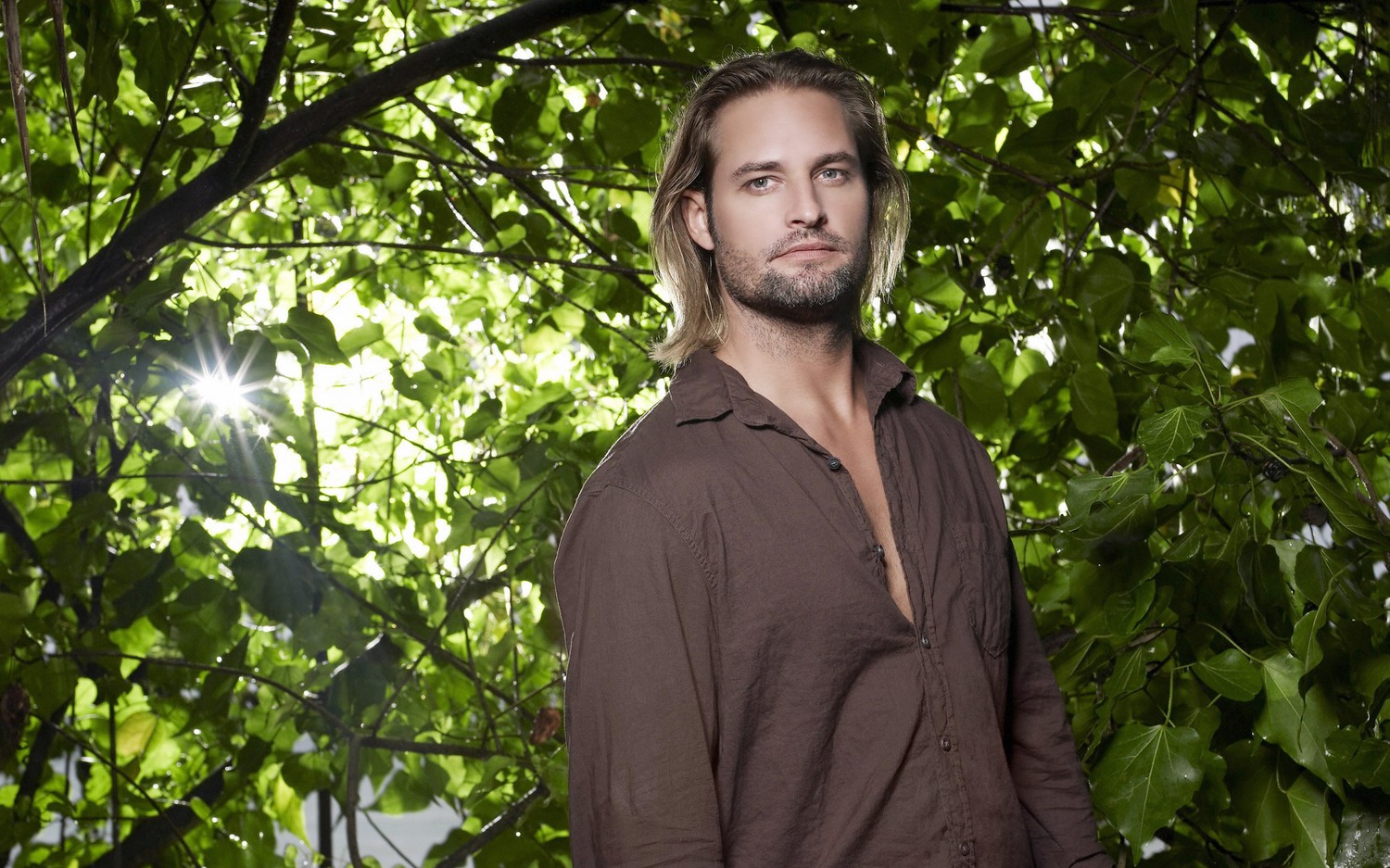 Explore Our Jungle Wallpaper with Actor and Lush Greenery