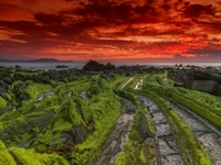 Fondo de Pantalla Impresionante de Costa al Amanecer