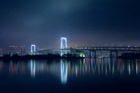 Descarga el impresionante fondo de pantalla del Puente Arcoíris de Noche