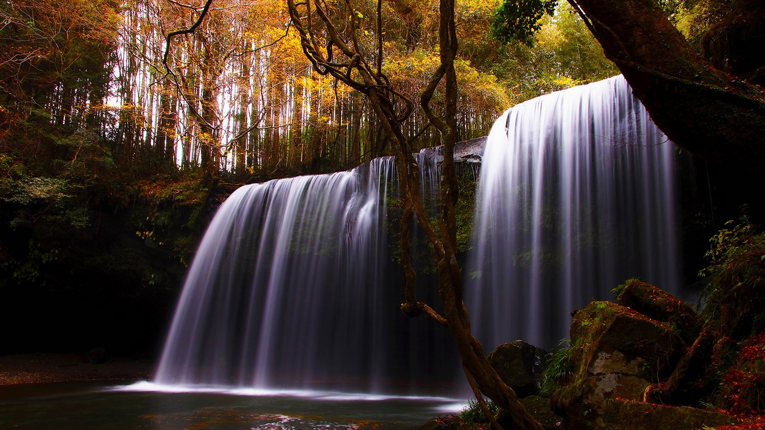 Download Our Breathtaking Waterfall Wallpaper