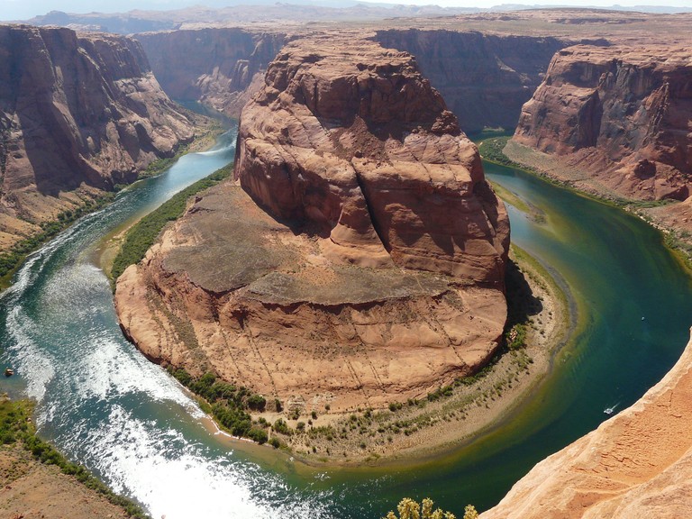 Explore the Majestic Horseshoe Bend: A Natural Wonder