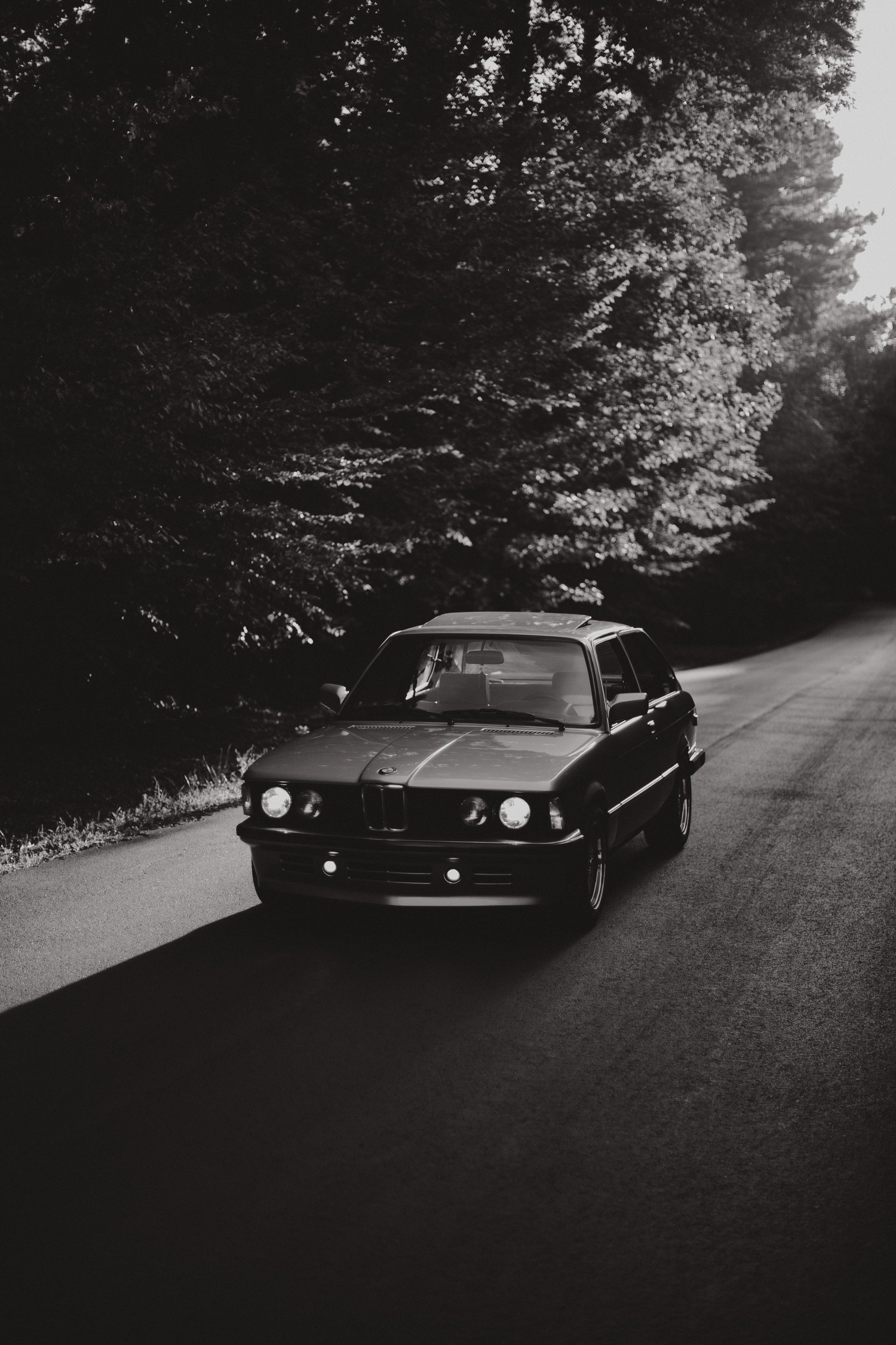 Download the Iconic BMW 3 Series E30 Monochrome Wallpaper