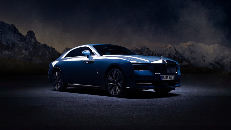 Explore the Majestic Rolls Royce Spectre in Night Setting