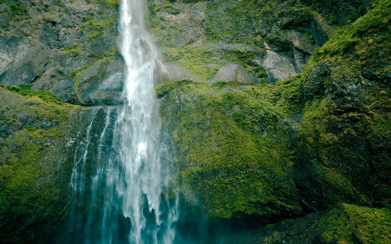 Explore the Majestic Multnomah Falls