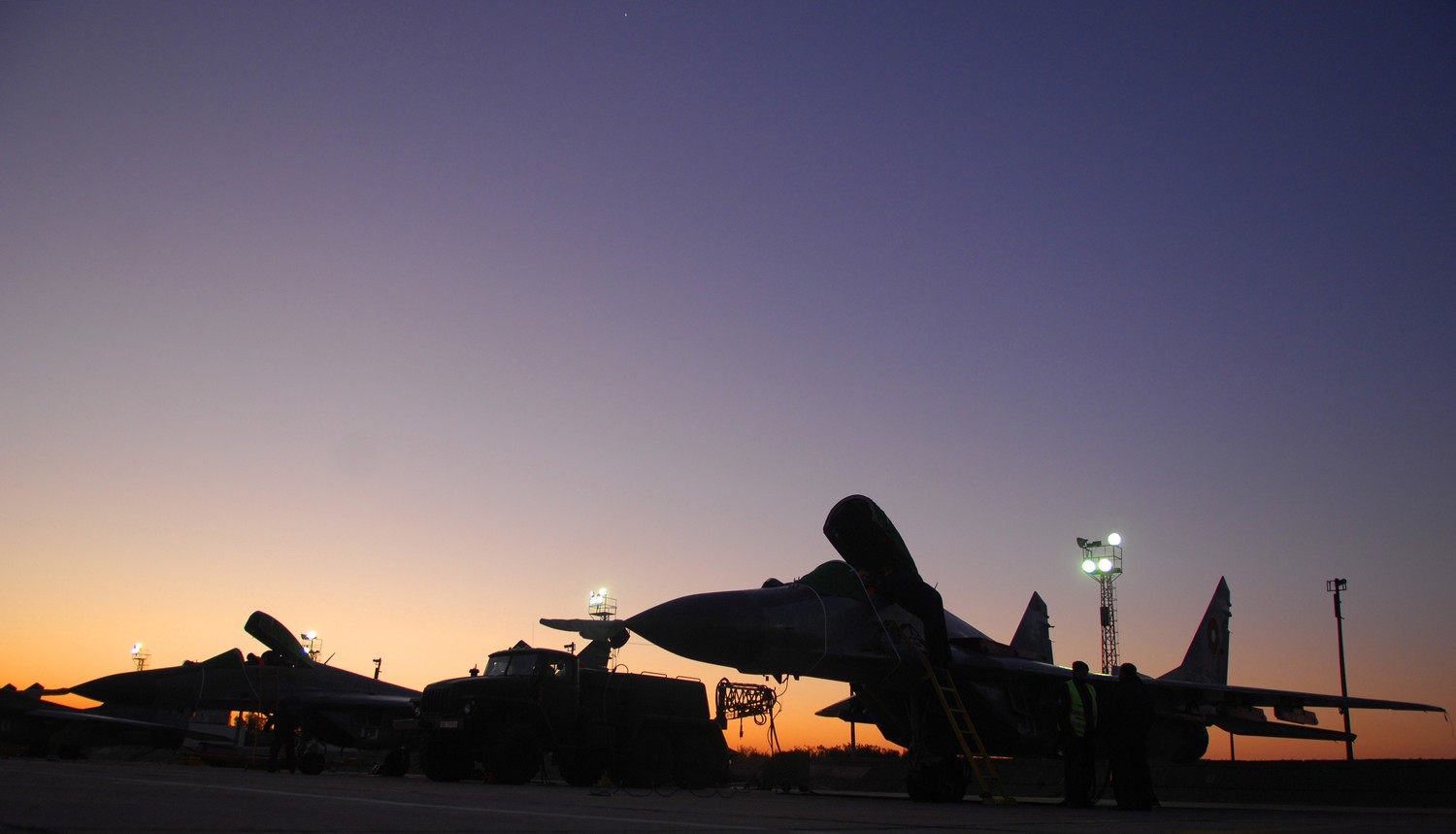 Étonnant Fond d'Écran d'Avions de Chasse pour Passionnés d'Aviation