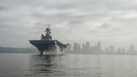 Portaaviones de la Armada de los Estados Unidos en el muelle