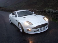 Fond d'Écran Aston Martin DB7 - Une Vision de Luxe et de Performance