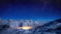 Imponente Paisaje Invernal Alpino Bajo un Cielo Estrellado