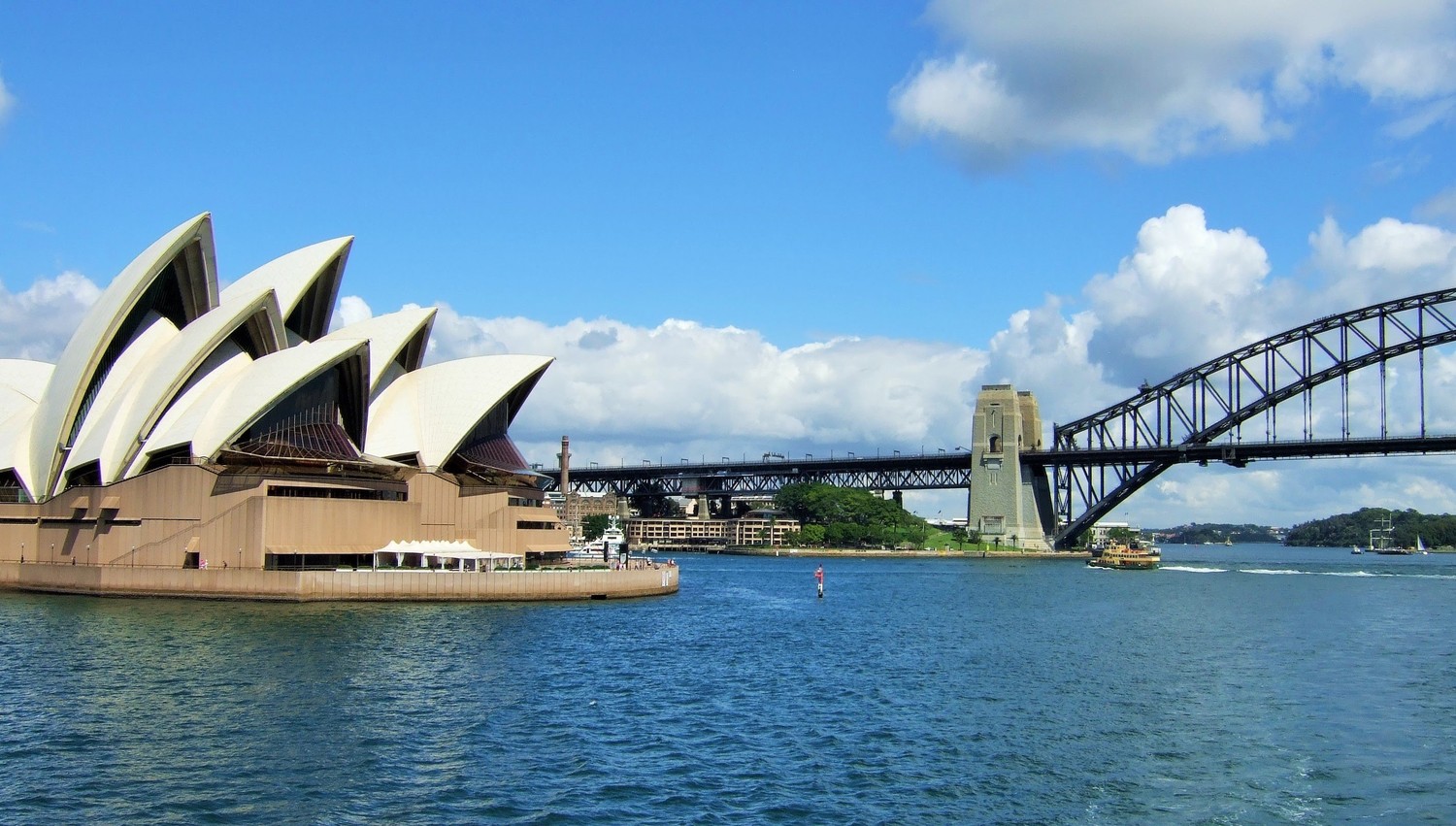 Download Beautiful Sydney Opera House and Harbour Bridge Wallpaper