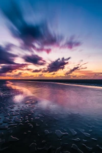 Descarga Impresionante Fondo de Pantalla de Brillo de Atardecer sobre Lago