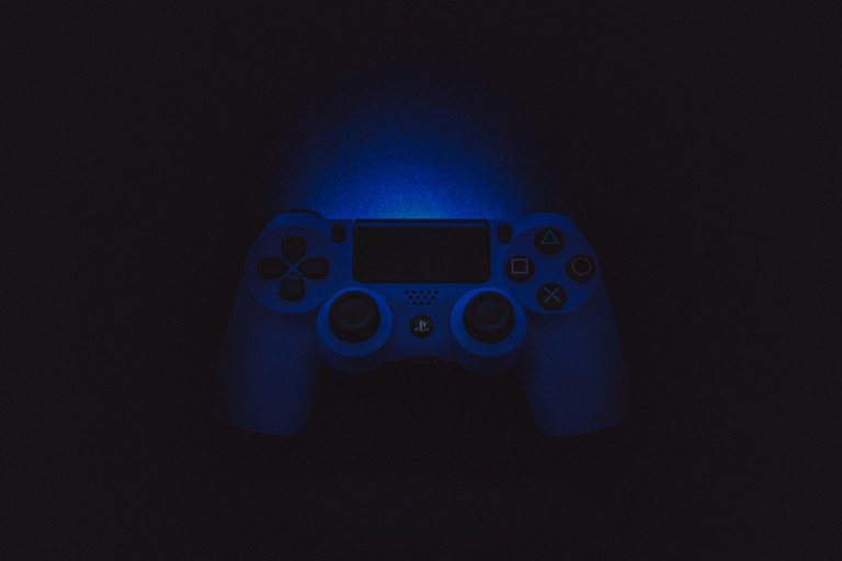 Explore Our 4K Wallpaper Featuring the PlayStation 4 DualShock 4 Controller