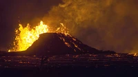 Fondo de Pantalla de Erupción Volcánica Deslumbrante