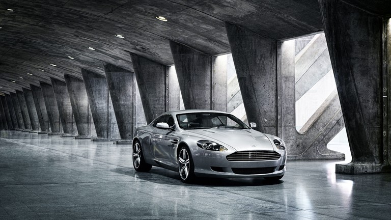 Aston Martin DB9: Iconic Design and Performance