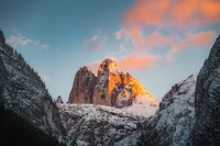 Superbe fond d'écran des Tre Cime di Lavaredo dans les Alpes