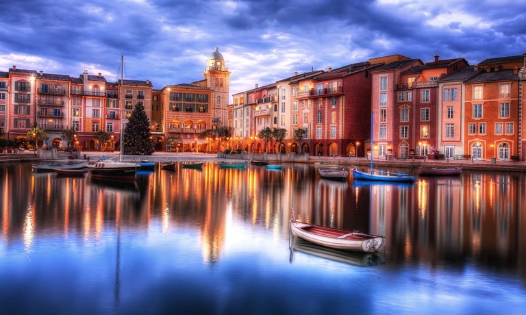 Discover the Enchanting Evening Reflection of Orlando's Canal