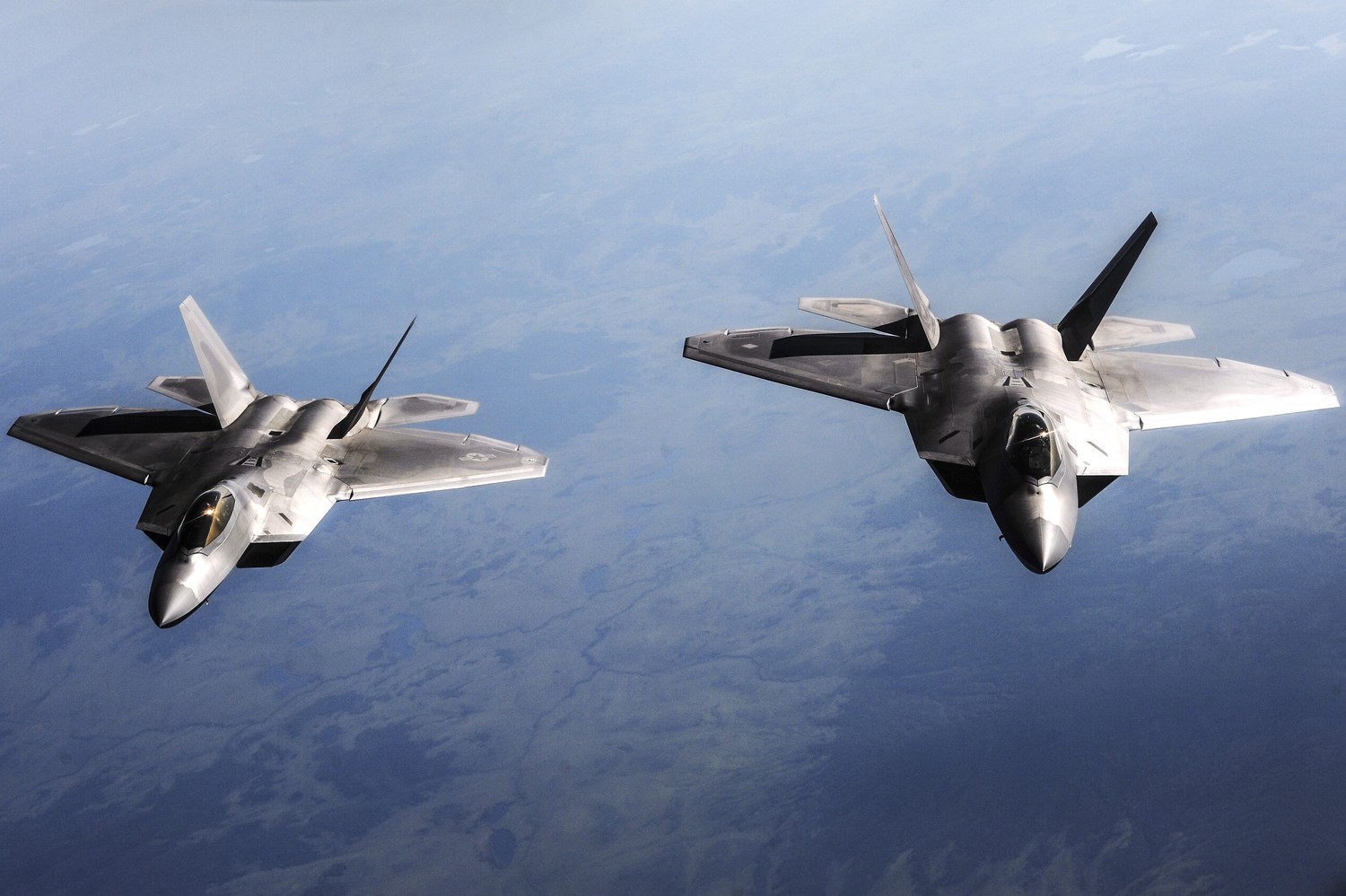 Download High-Quality F-22 Raptor Wallpaper