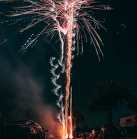 Celebra con un Impresionante Fondo de Pantalla de Fuegos Artificiales para Año Nuevo