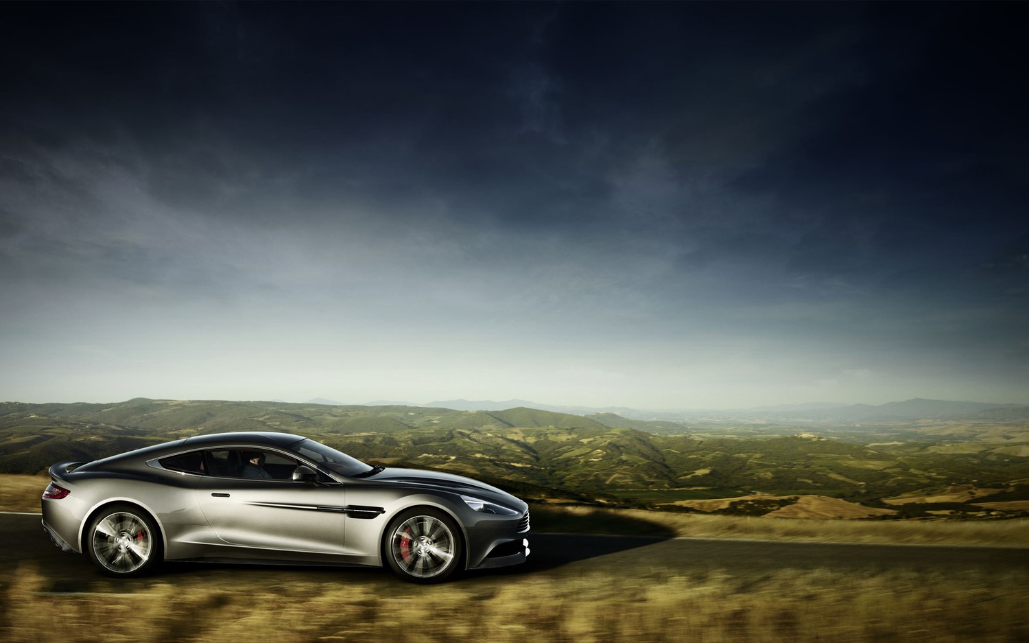 Download the Aston Martin Vanquish Wallpaper