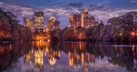 Reflet au Crépuscule Éblouissant du Skyline d'Atlanta