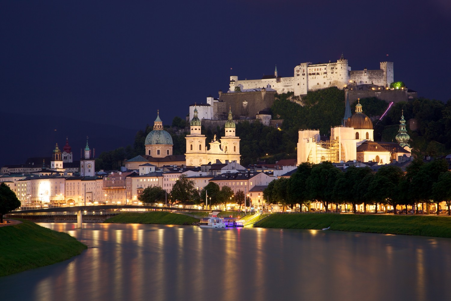 Descubre la Belleza de Salzburgo de Noche