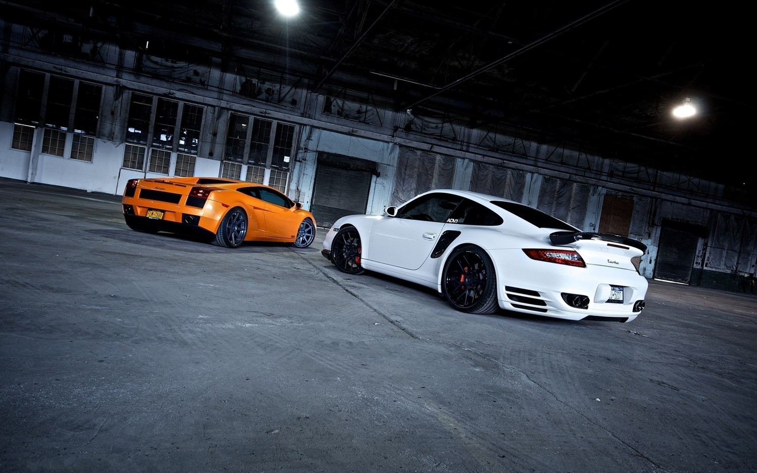 Download High-Quality Porsche 911 GT3 and Lamborghini Gallardo Wallpaper