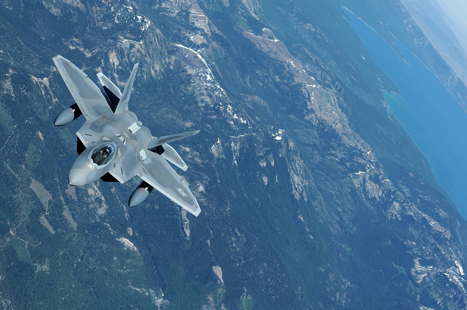 Descarga el impresionante fondo de pantalla del F-22 Raptor