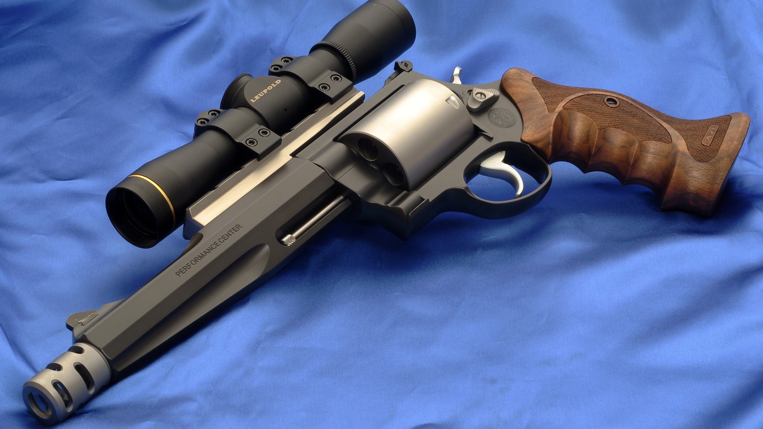 Explore the Smith & Wesson 500 SW Magnum Revolver Wallpaper