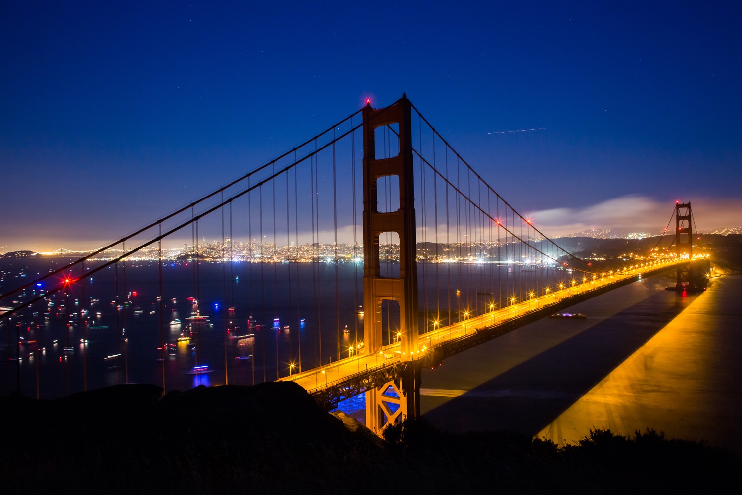 Golden Gate Bridge at Night – Download Stunning Wallpapers