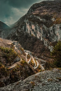 Explora el Impresionante Fondo de Pantalla de Paso de Montaña