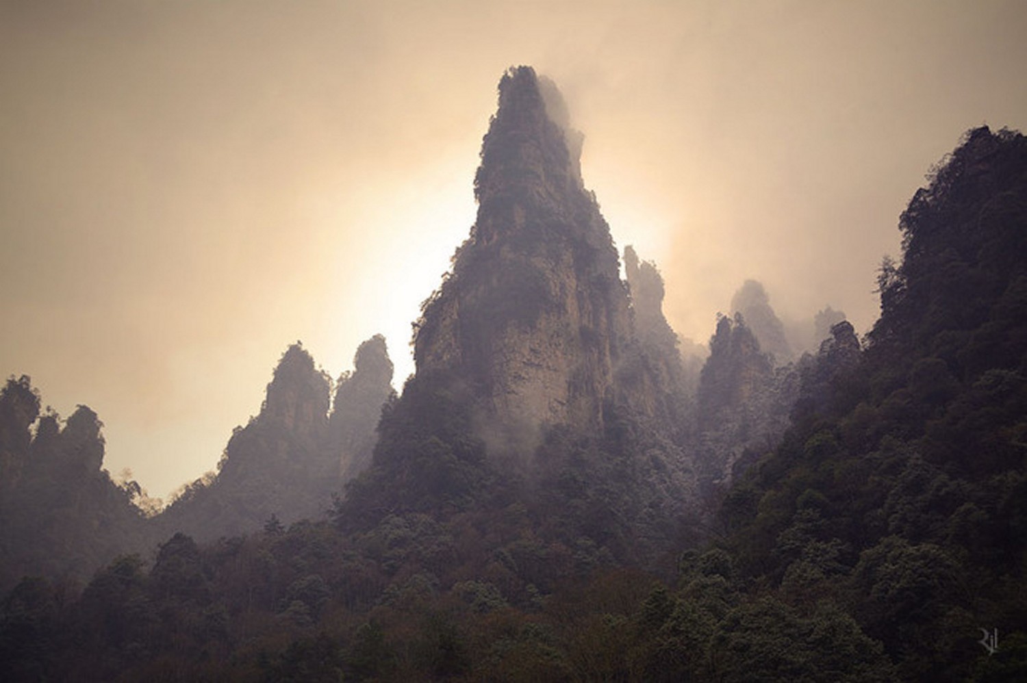 Fondo de Pantalla de Impresionante Escenario Montañoso